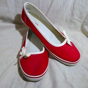 Falls Creek Sport Ballet Flats sz 10 M Lipstick Red Canvas; Sneaker Sole; Bow
